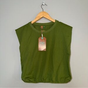 NWT Farm Rio Women's Olive Green Sleeveless Crewneck Top Size Medium